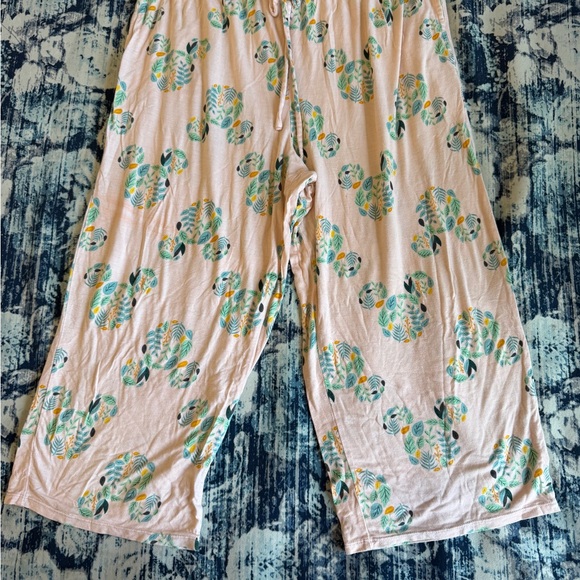 Disney Hidden Mickey Mouse Nature Print Pink Capri Pajama Pants Women’s Size M - Picture 1 of 9